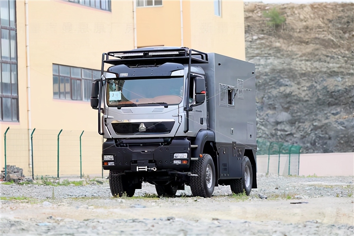 中国重汽杉德卡房车全尺寸越野四驱房车_凤凰网汽车_凤凰网