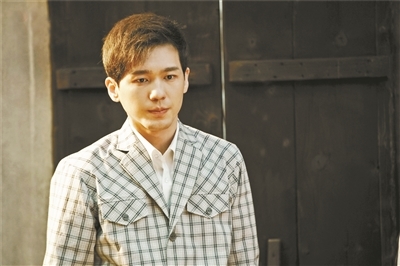 白宇饰演大哥乔一成