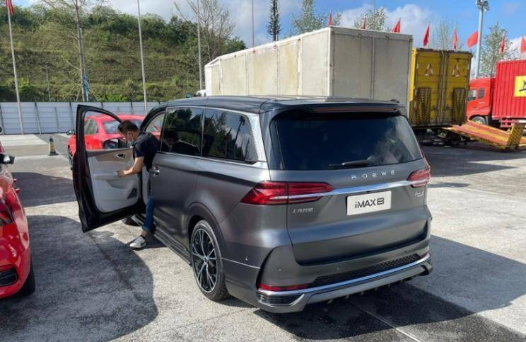 2021成都车展探馆:荣威imax8改装版