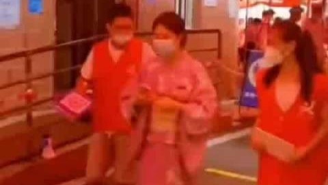 女子穿和服做核酸检测遭志愿者劝阻：换了衣服再来