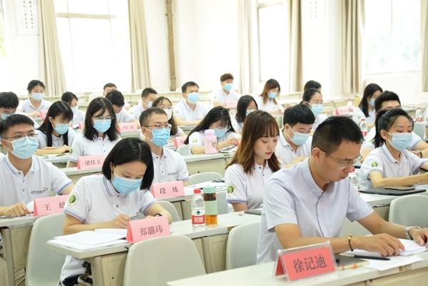 岗前培训现场_副本.jpg