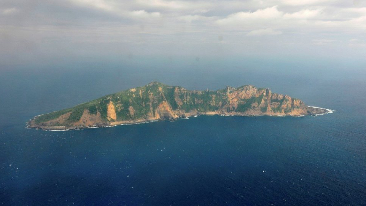 他们竟想把"尖阁诸岛"石碑 立在钓鱼岛上