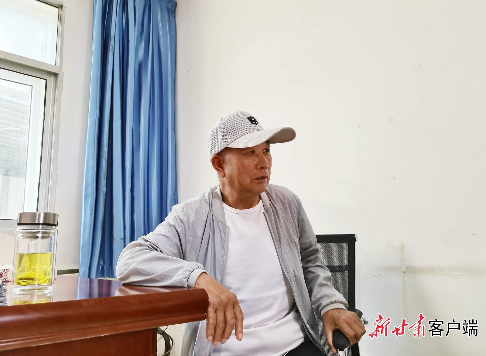 张有贵接受采访 石丹丹 摄