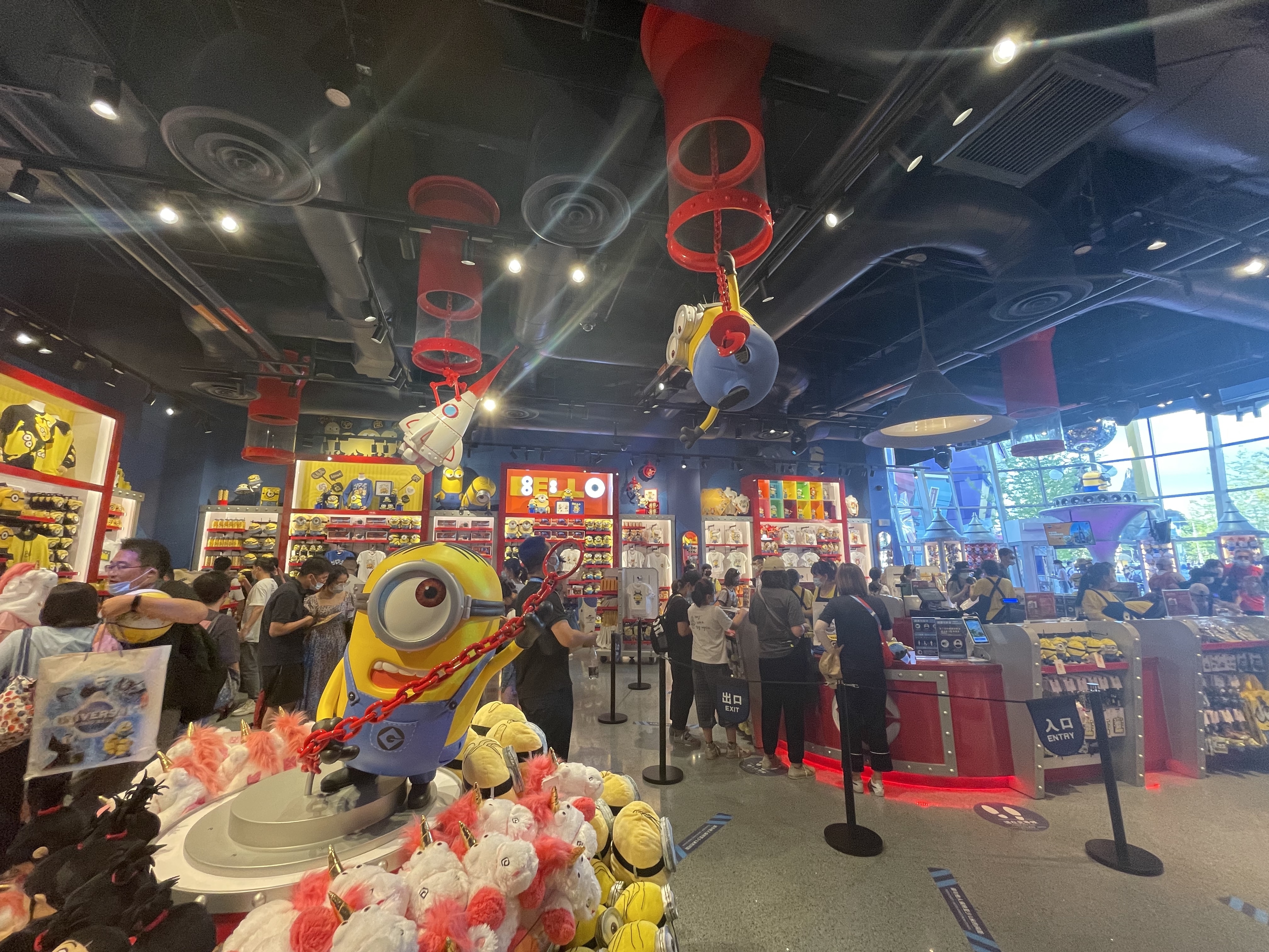 小黄人乐园主题景区内的礼品店内。