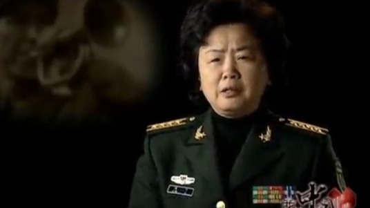 陈再道被子弹打中左臂，忍痛徒手取子弹