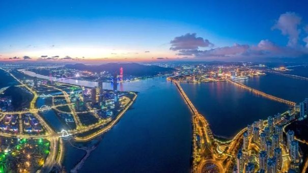 凤凰评论员：香港在国家“十四五”规划中大有可为