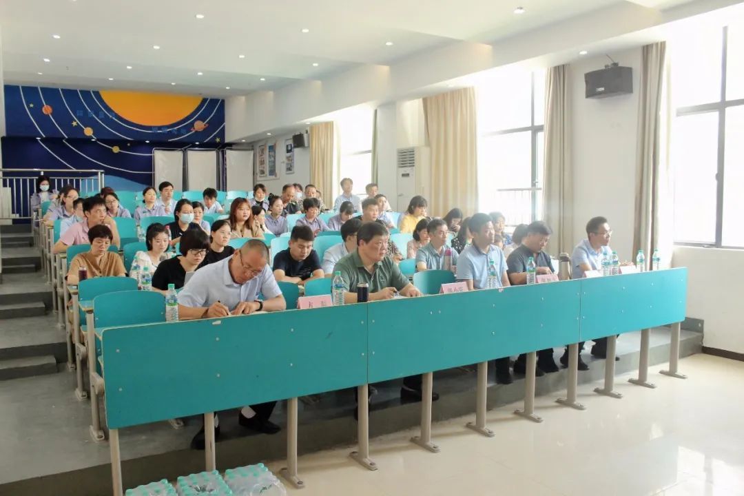巫启贤资料该线路是一条无人驾驶跨座式单轨