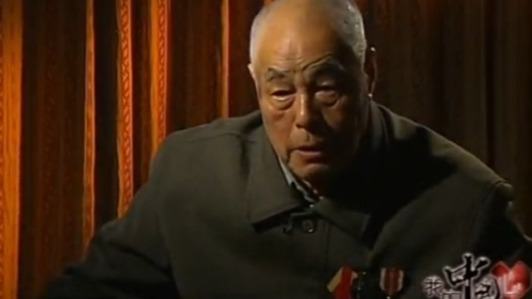 美军被打退后隐蔽起来，沈树根下令打美军屁股