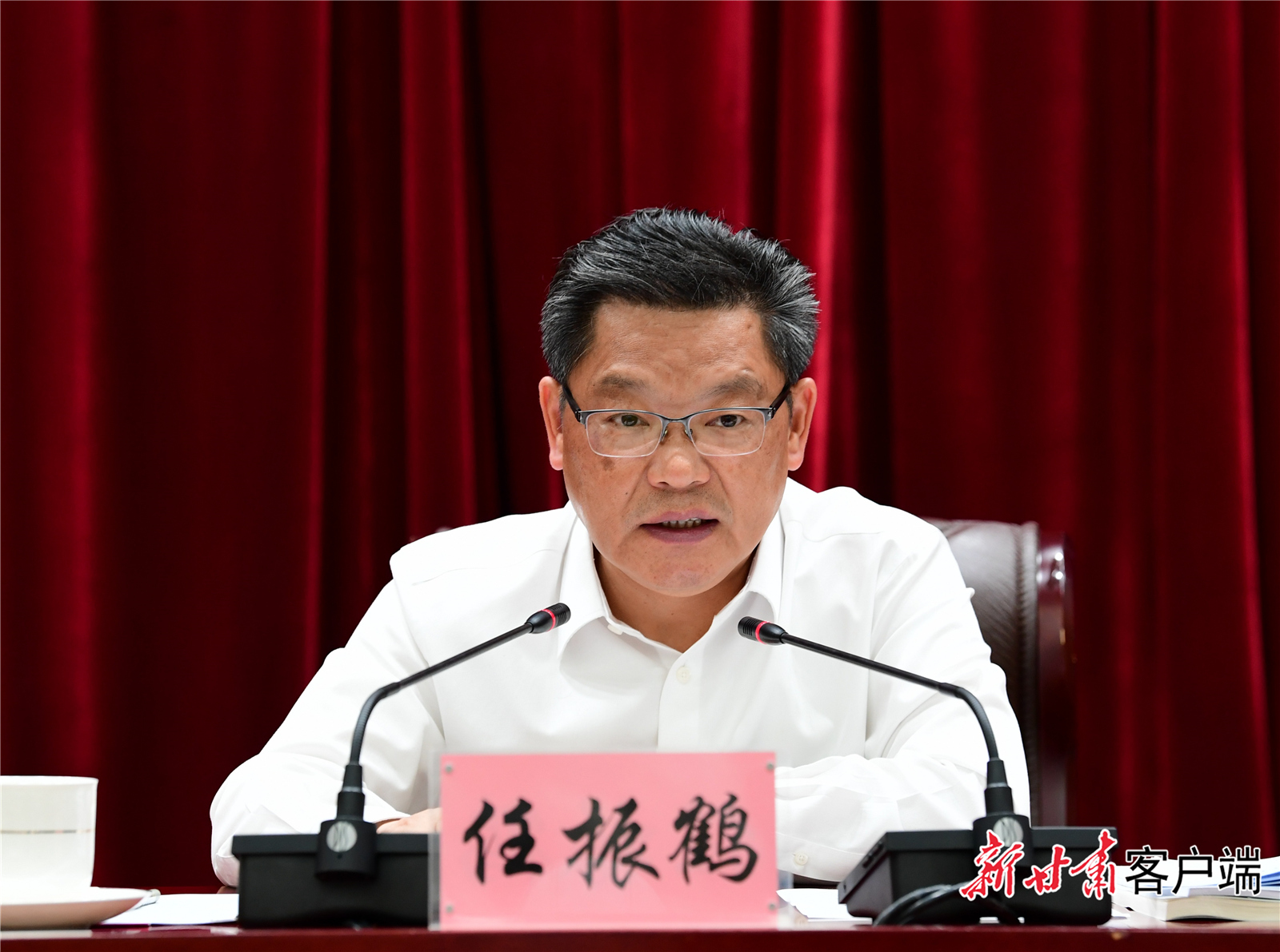 省委副书记,省长任振鹤出席会议并讲话.新甘肃·甘肃日报记者 李小龙