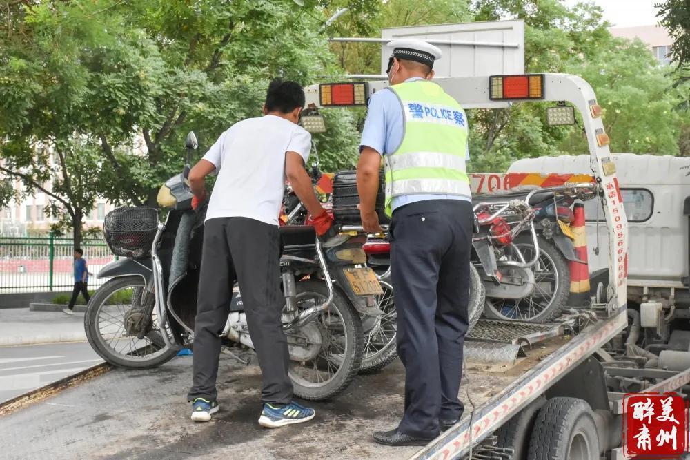 你戴头盔了吗?肃州开展“一盔一带”安全守护行动