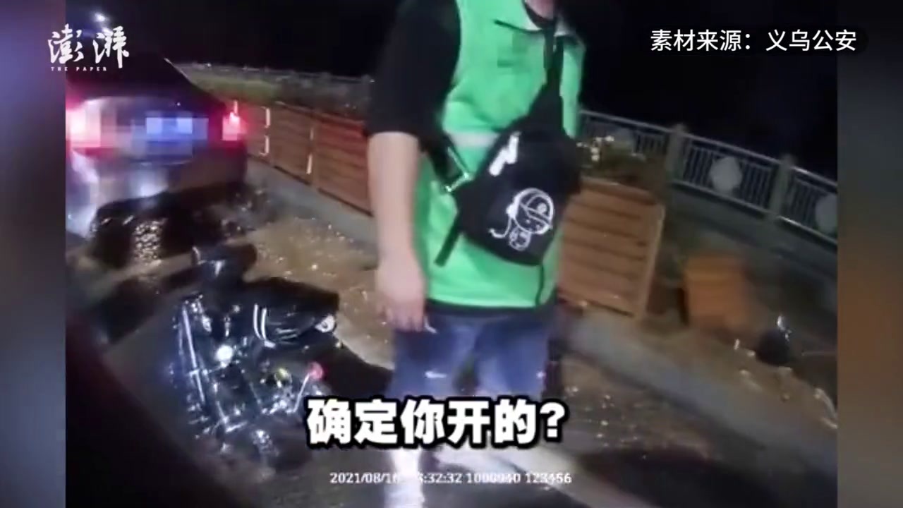 女子酒后叫代驾，让代驾坐在副驾自己开车