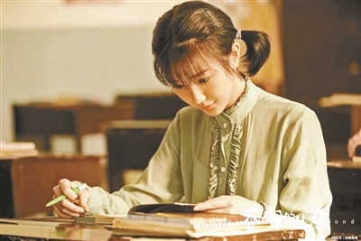 毛晓彤饰演三丽