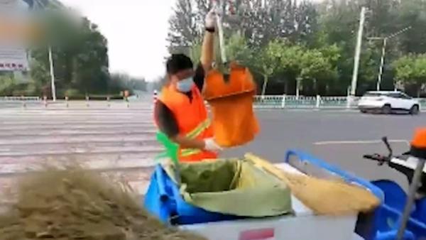 国企副总经理体验环卫工工作后：应给他们涨工资