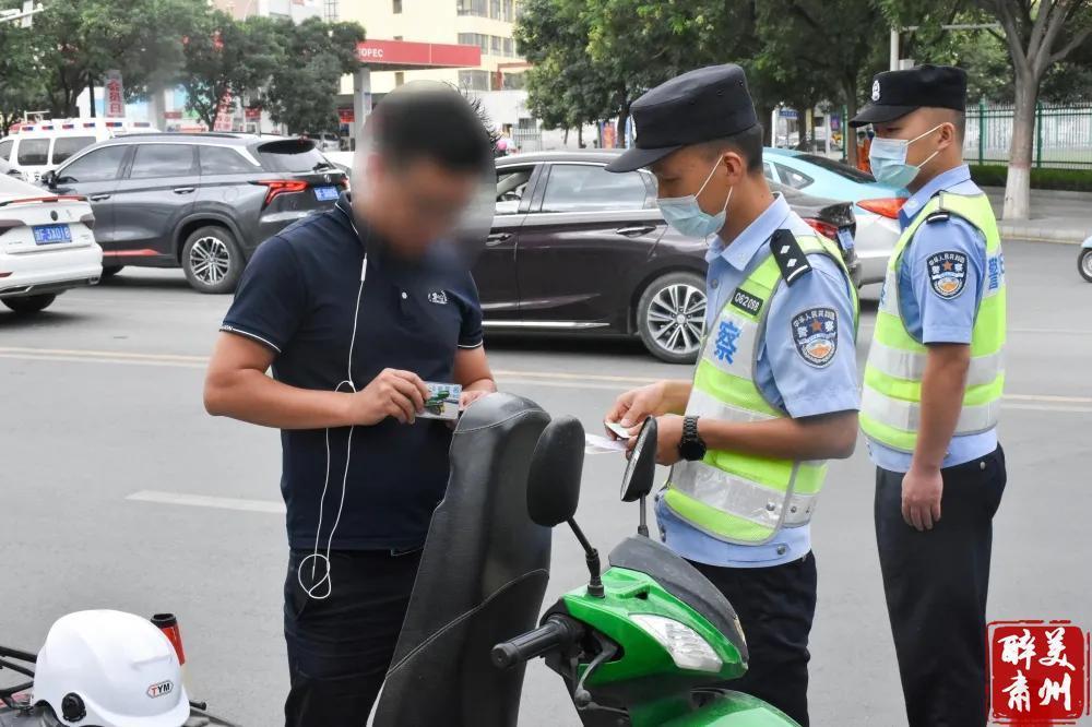 你戴头盔了吗?肃州开展“一盔一带”安全守护行动