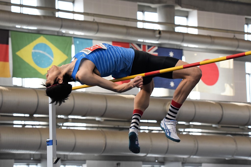 搞怪跳将张国伟宣布复出当网红不过瘾还要做跳高个体户