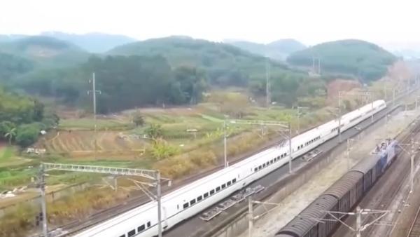国家铁路局：“四纵四横”高铁网已全面建成