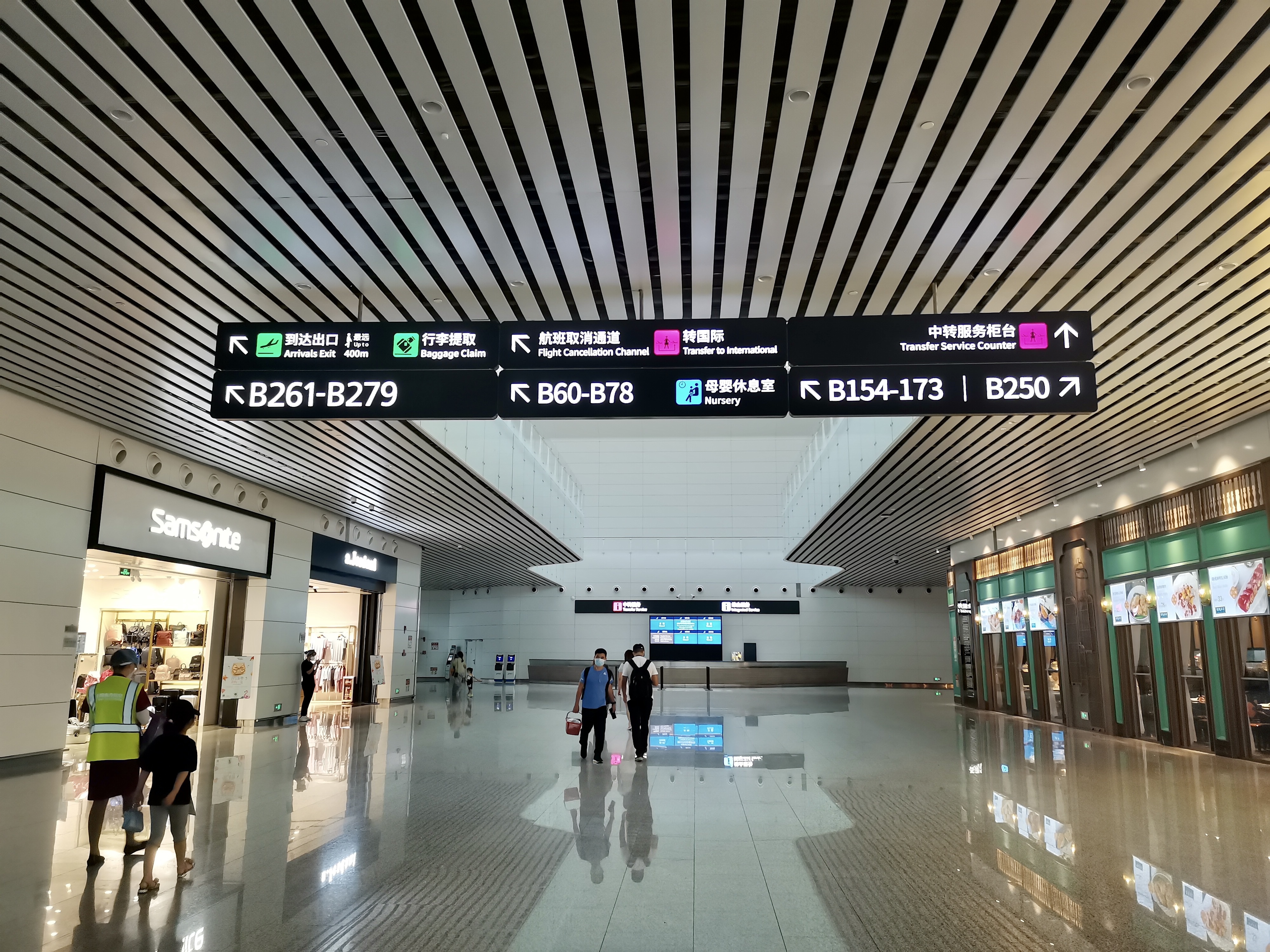 广州白云机场优化二号航站楼进港流程标识