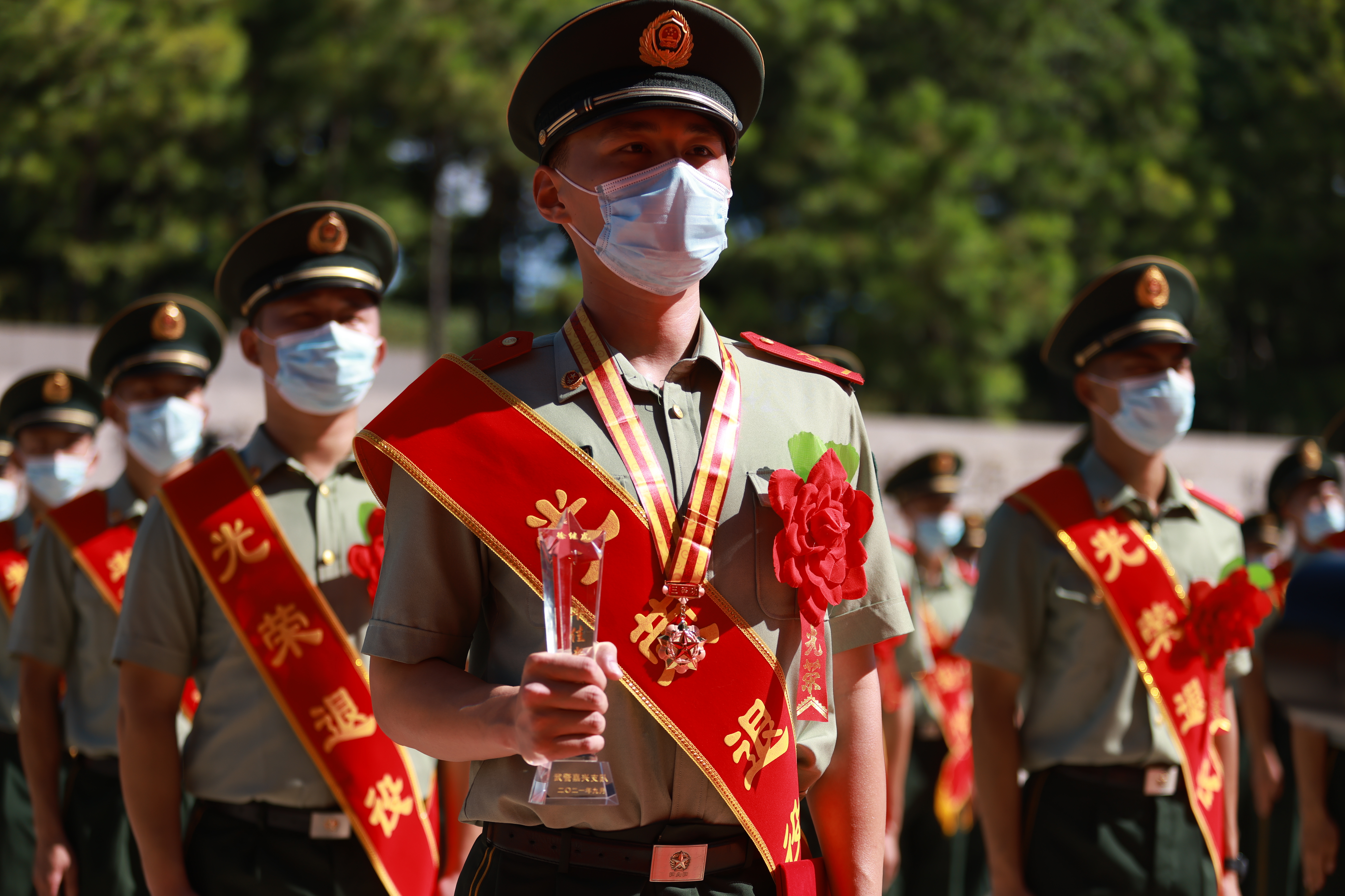 武警退伍军装图片