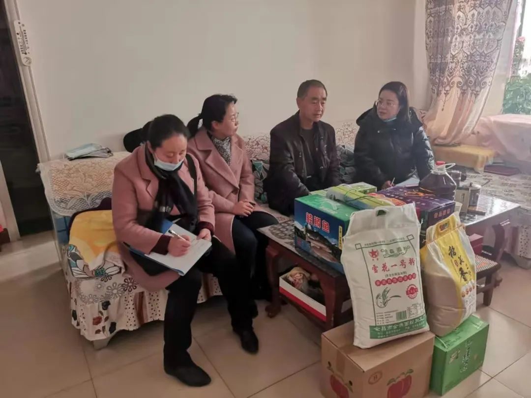 慰问困难退役军人