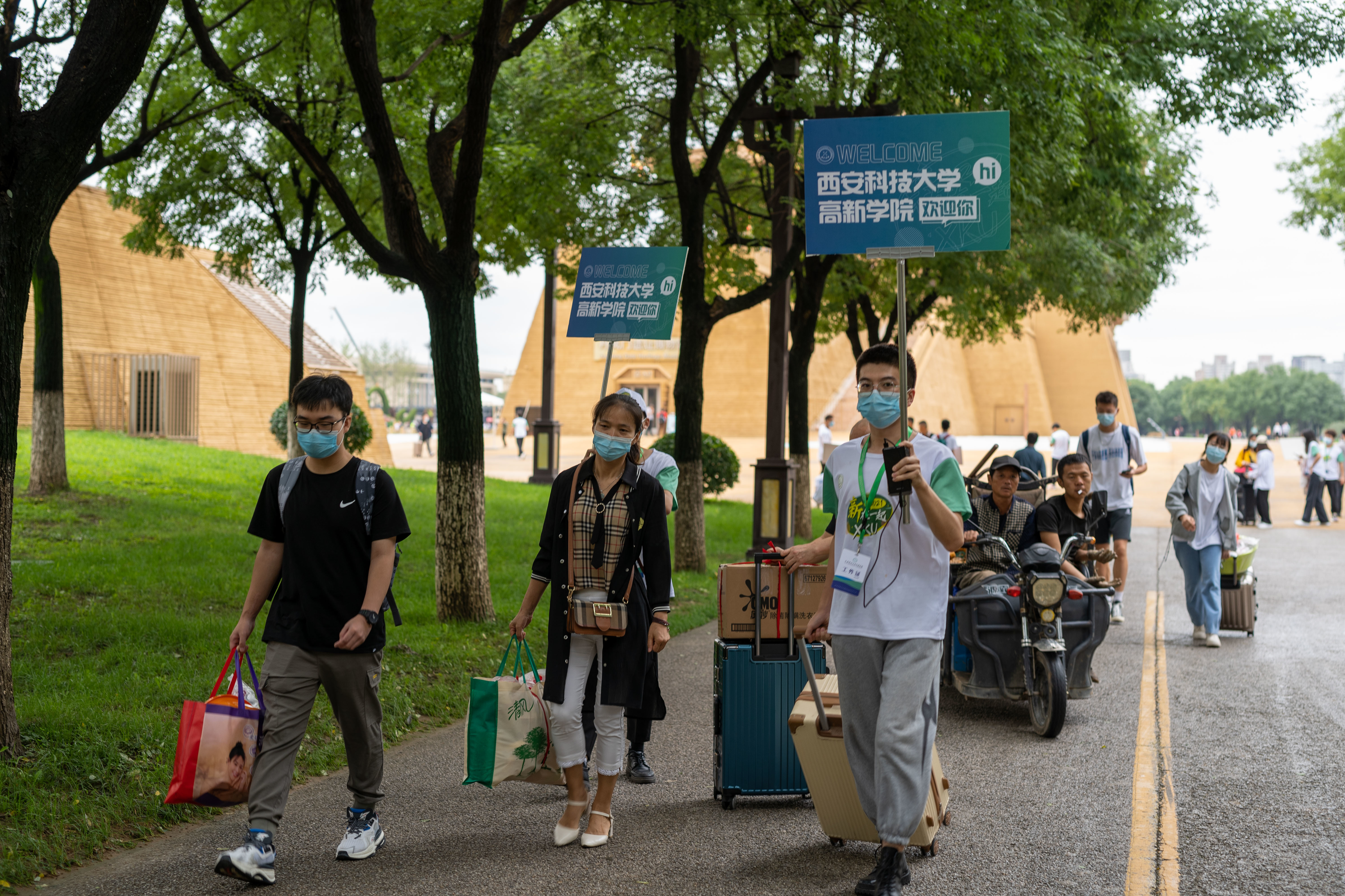 西安科技大學高新學院開學首日迎3276名新生