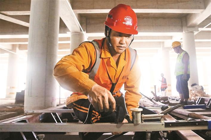 地铁16号线车站全部封顶