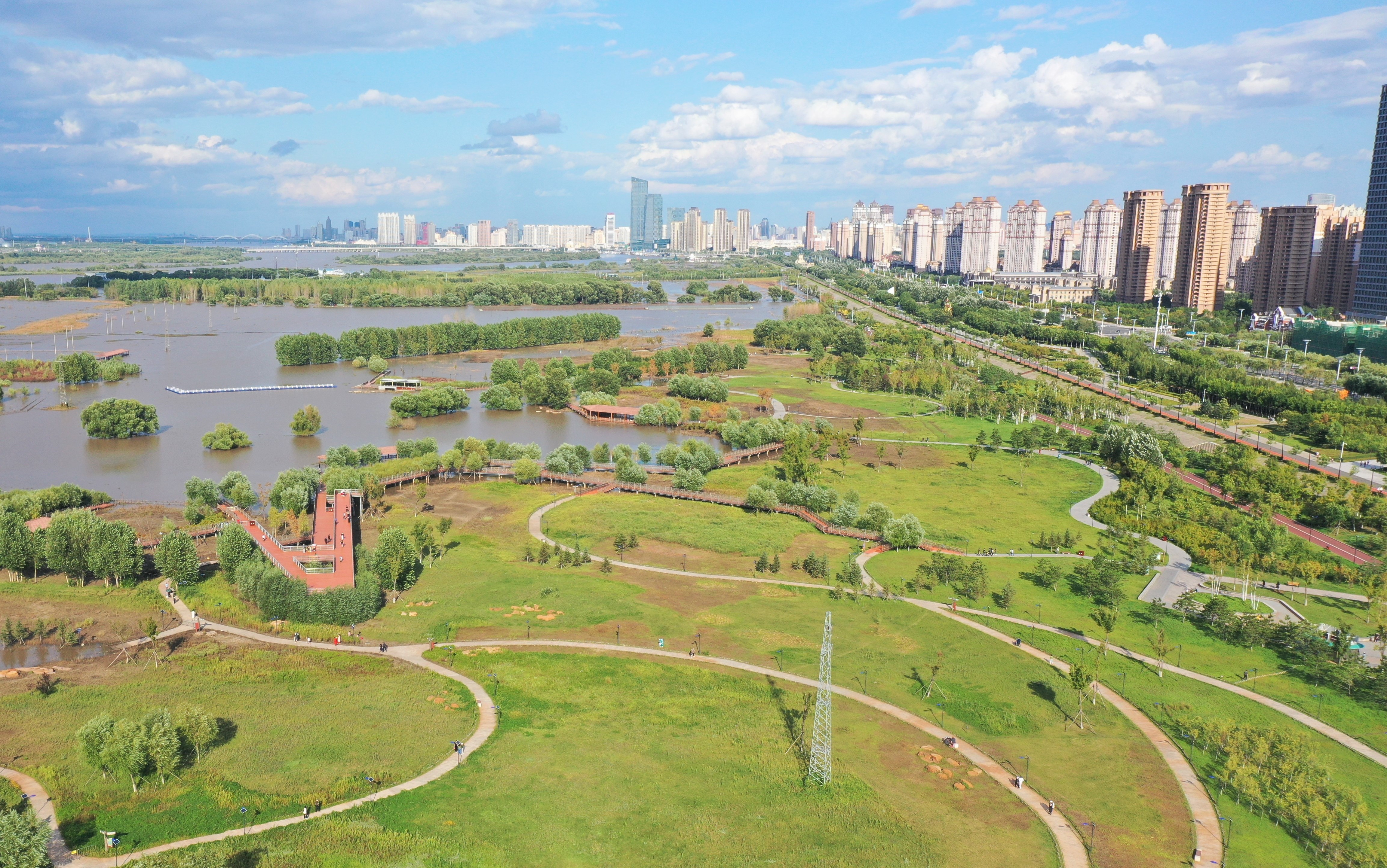 水丰景美 哈尔滨群力外滩湿地秋意渐浓__凤凰网