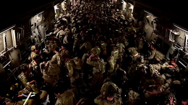 历史时刻！美军最后一架航班撤离阿富汗画面曝光