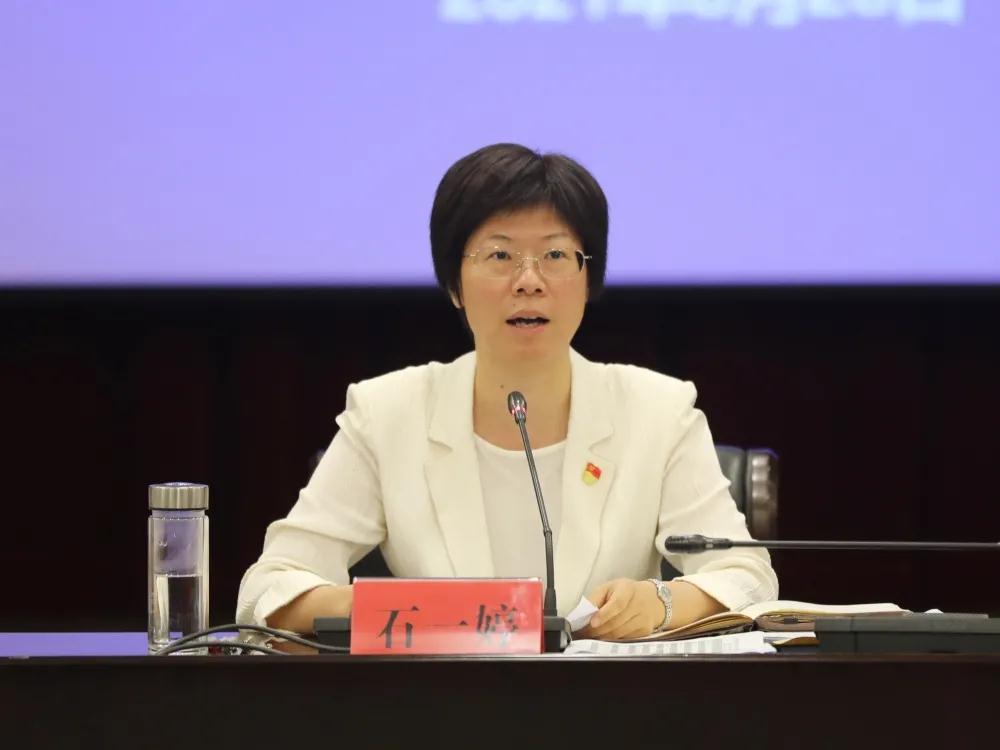 石一婷围绕目标大抓落实百日攻坚决战决胜