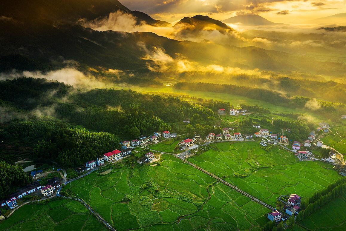 靖安县罗湾乡哨前村庄全景（胡瑞森 摄）