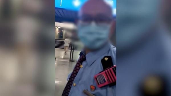 男子询问退票遭火车站工作人员喇叭敲头受伤,警方已定为刑案_凤凰网视频_凤凰网