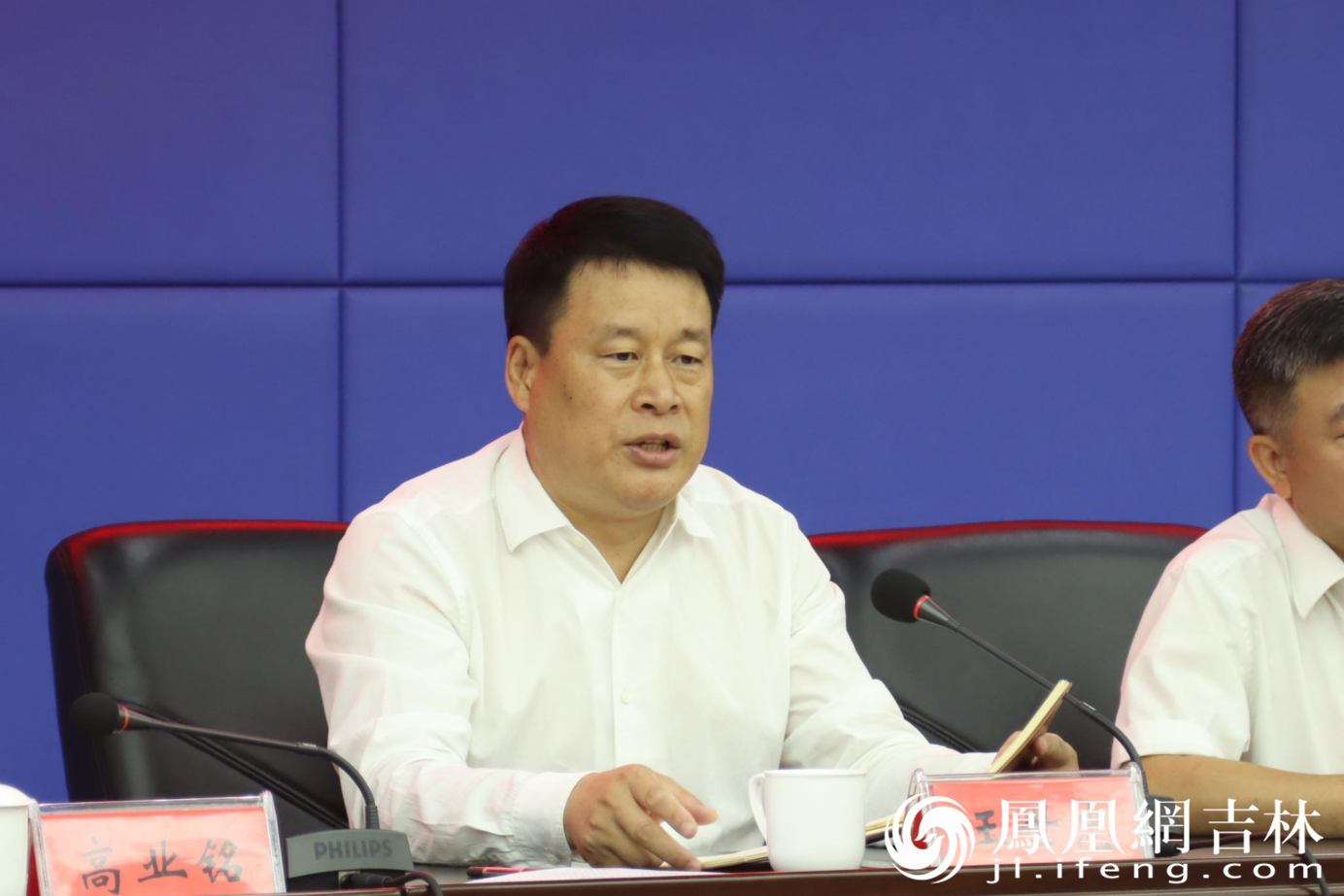 长春市城市管理局局长王世忠对此次行动做出工作部署. 龙晓宁 摄