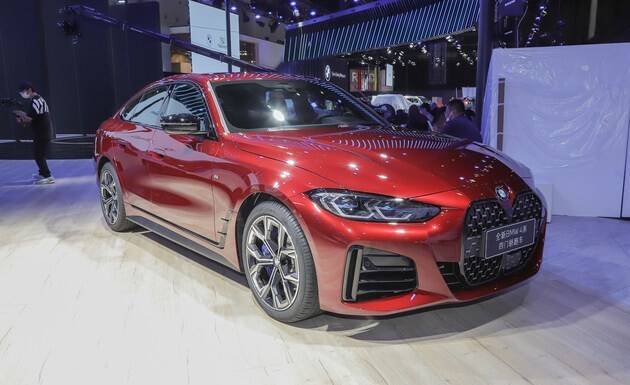 2021成都车展实拍全新宝马4系四门轿跑