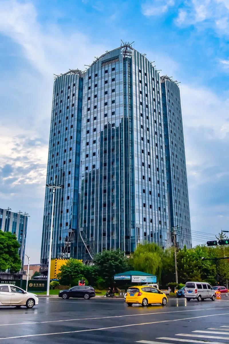 在市场竞争激烈,要素制约的大环境下,金东区建筑业坚持开拓市场与打造