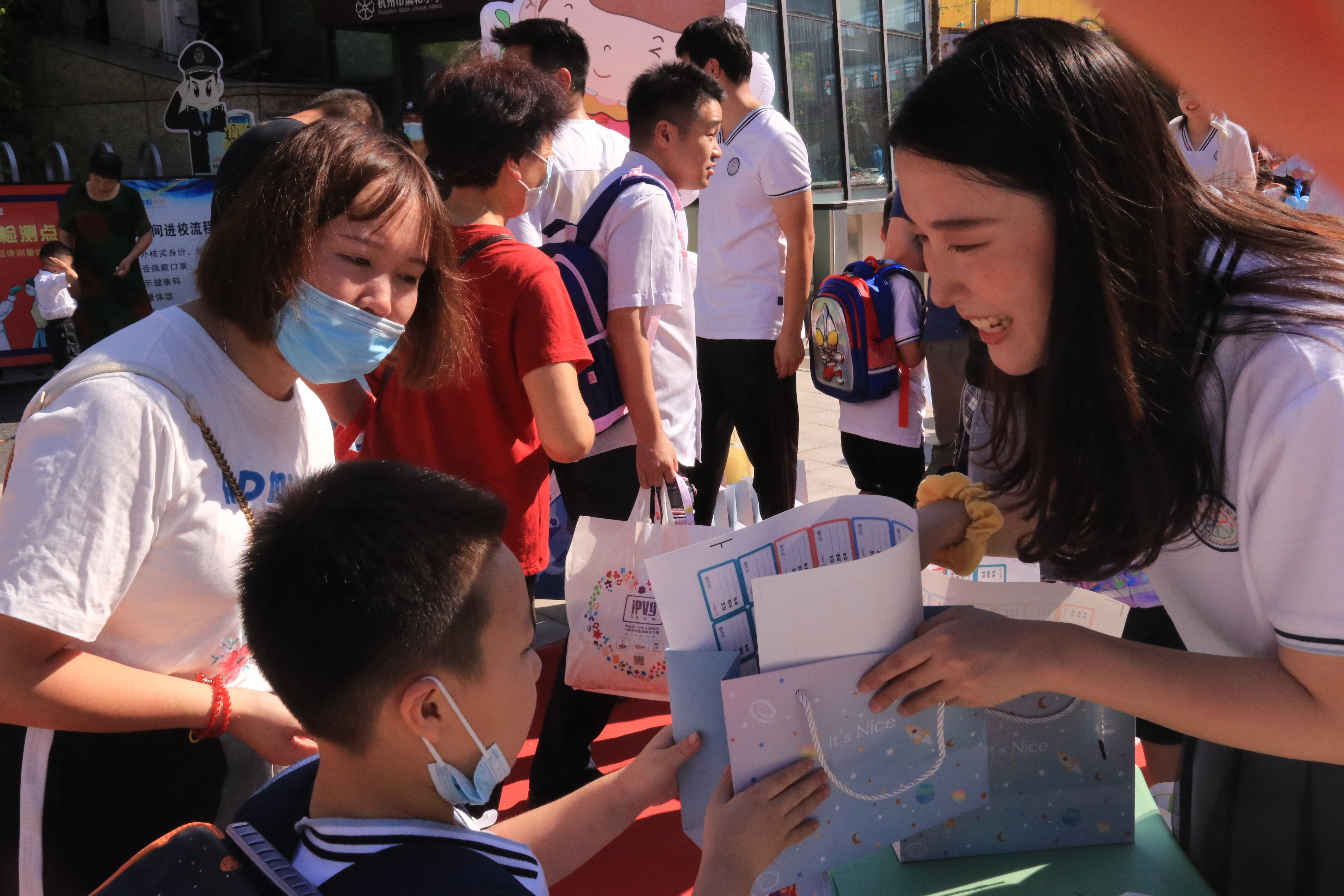 杭州市滨和小学创意迎新生，和孩子们共同开启新学期