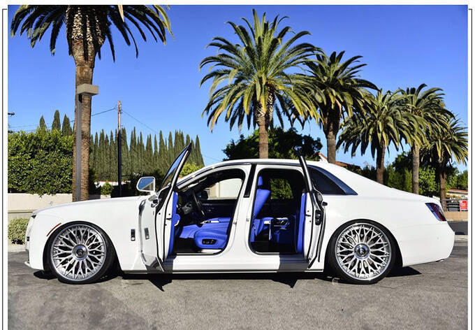 究极vip风格实拍劳斯莱斯古斯特改装版搭67tv12气动悬挂