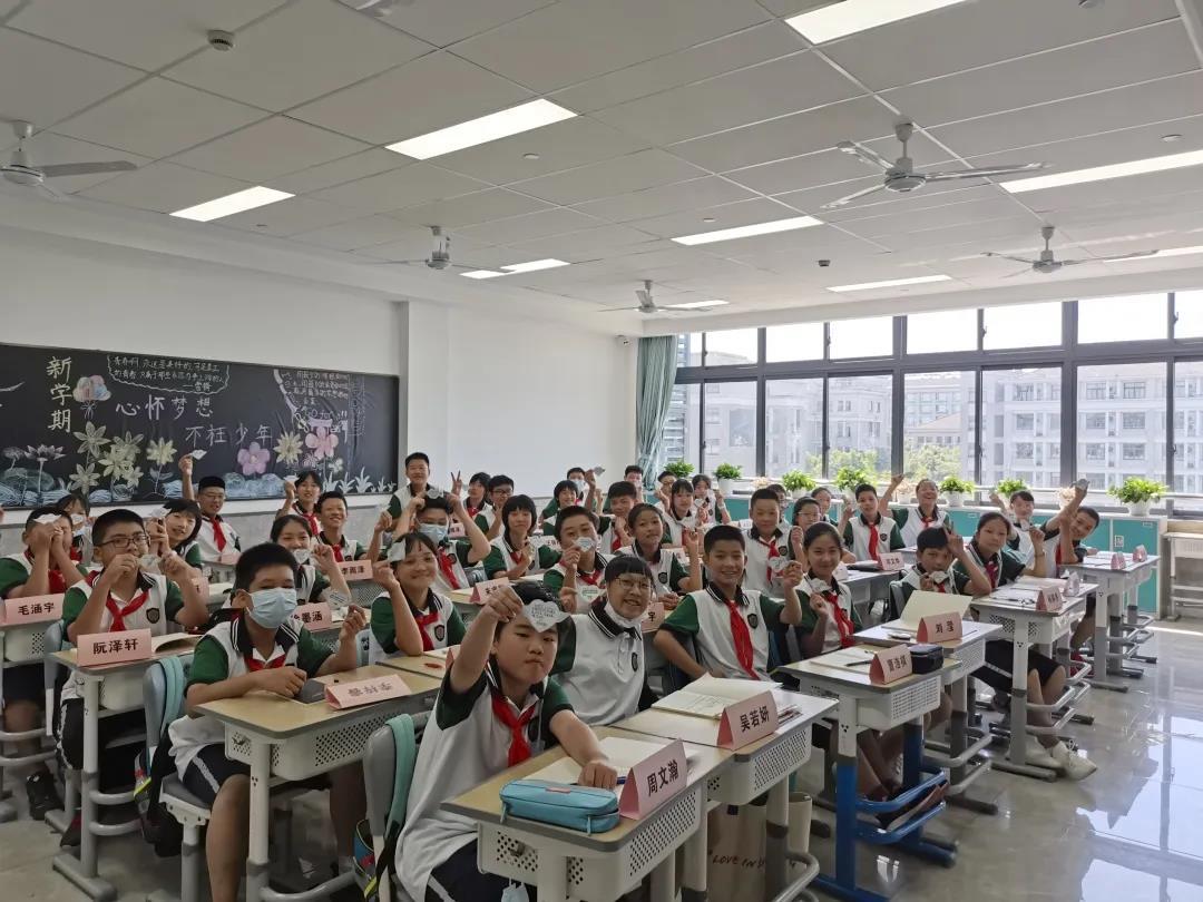 杭州公益中学的开学典礼都有什么？阿潘说、心愿卡，还有……
