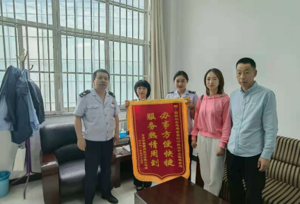 “税雨”沐“花城” “润苗”赋能行长远