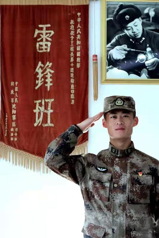 第27任雷锋班班长牟振华