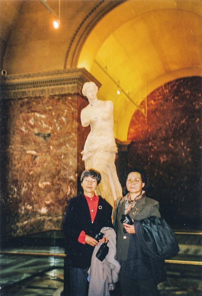 2000年与樊锦诗在卢浮宫