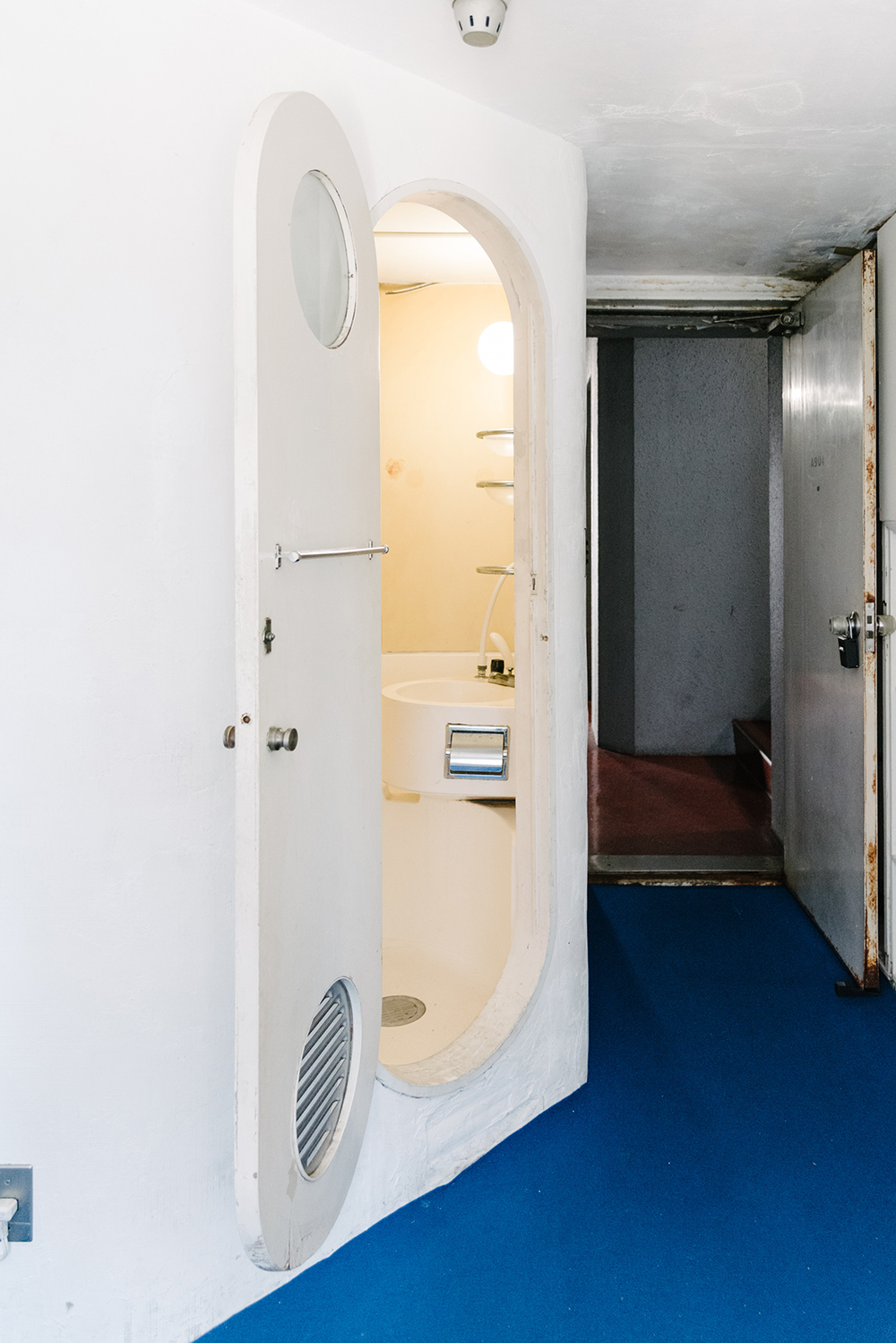 每间“胶囊”面积仅有10平方米，只能容纳一人居住。 资料图