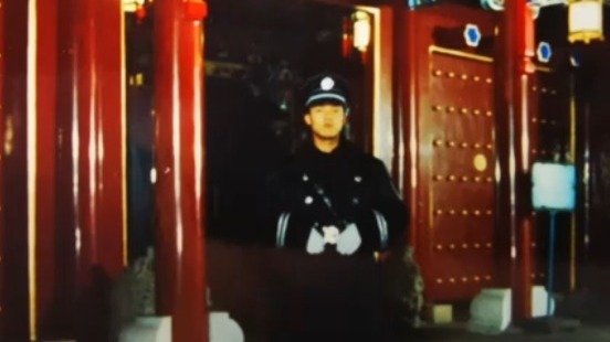 张俊成对外面的世界充满向往，1994年他来到北京大学当保安：风光无限