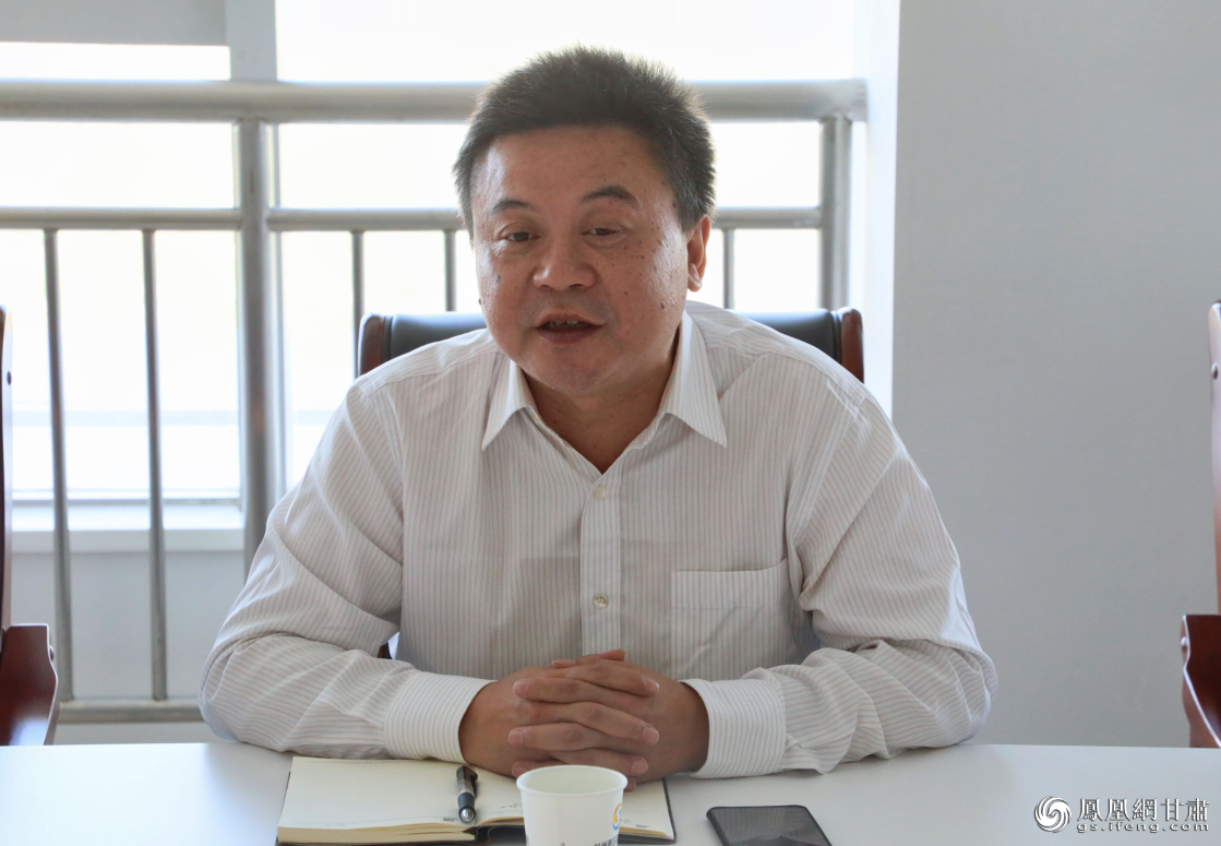 欧冶链金再生资源有限公司西部分公司总经理骆小刚介绍目前公司业务发展情况 兰州新区商投集团 孙琪 摄