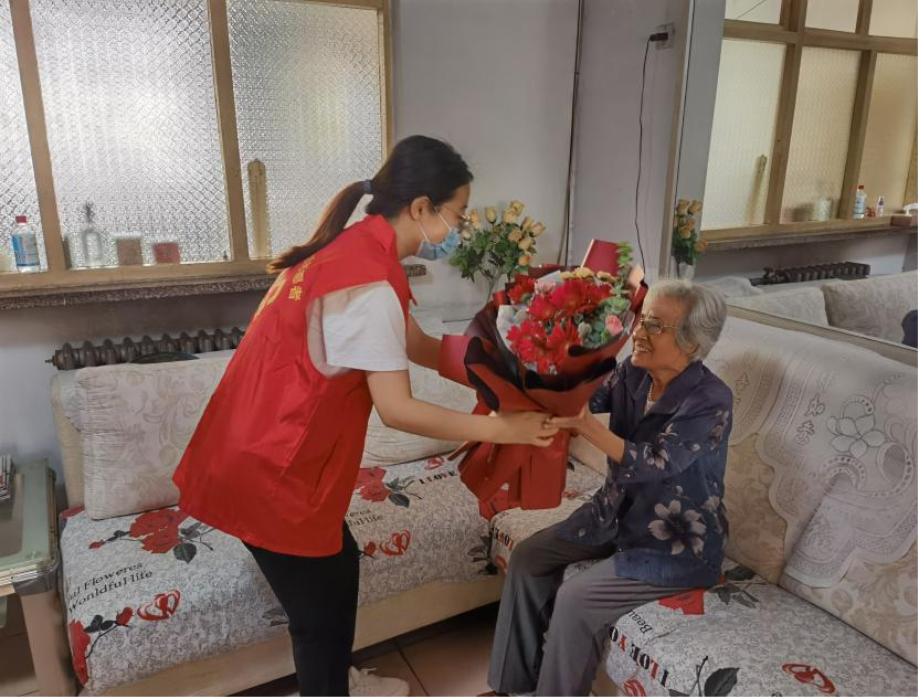 中国电信邢台分公司组织开展“心系老教师，关爱暖人心”敬老爱老慰问活动