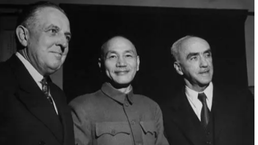 1949年8月司徒雷登离开中国，美国国务院却把他出卖了