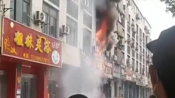 扬州一百货店起火致3人死亡，嫌疑人为3名死者之一