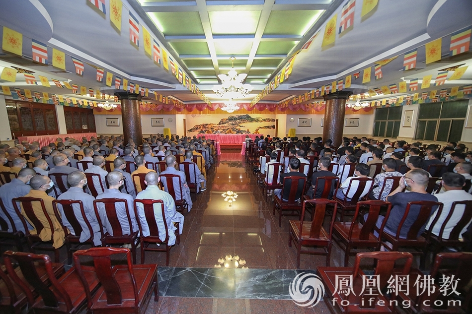 会议现场（图片来源：凤凰网佛教 摄影：普陀山佛教协会）