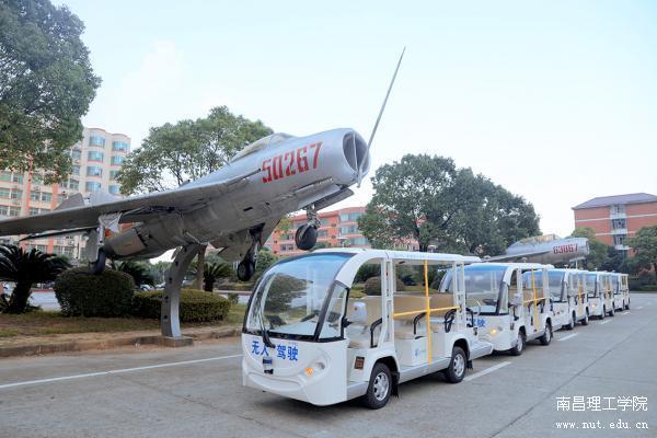 超赞！“百十米出行”自动驾驶车入驻南昌理工学院