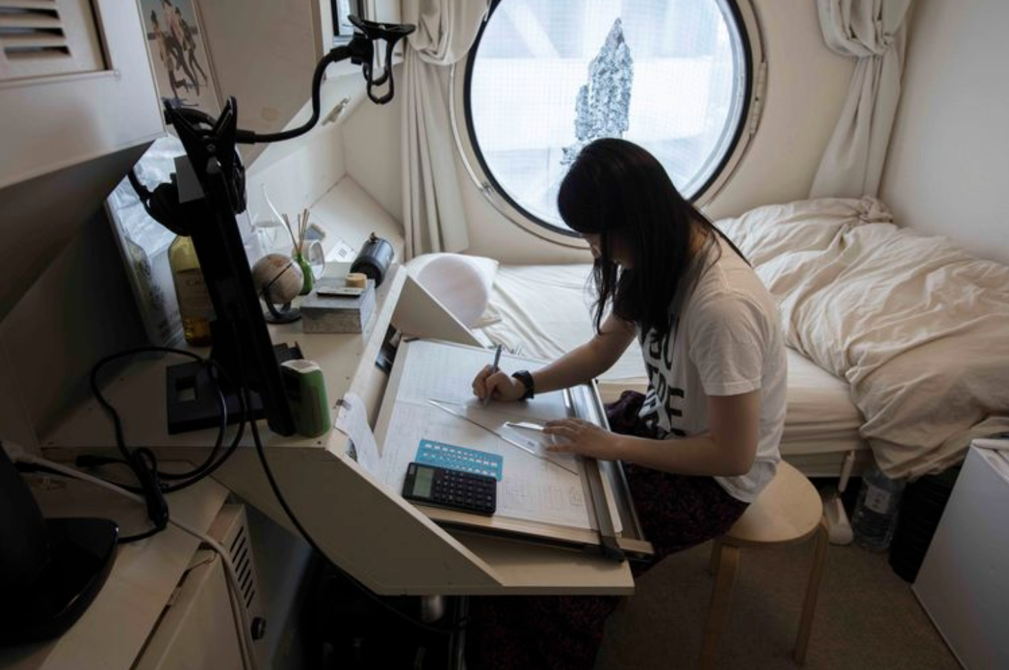 虽然“胶囊”越来越难以使用，住户很乐观。 资料图