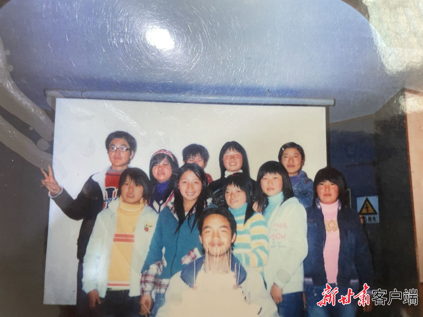 学生会同学们的合影。魏希凤（第二排左一）