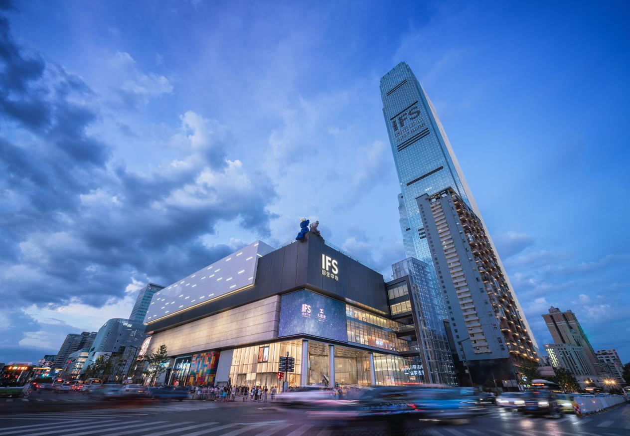 (长沙IFS位于五一商圈核心位置)